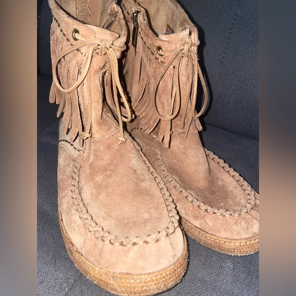 RARE fringe *UGGS* - Picture 4 of 9